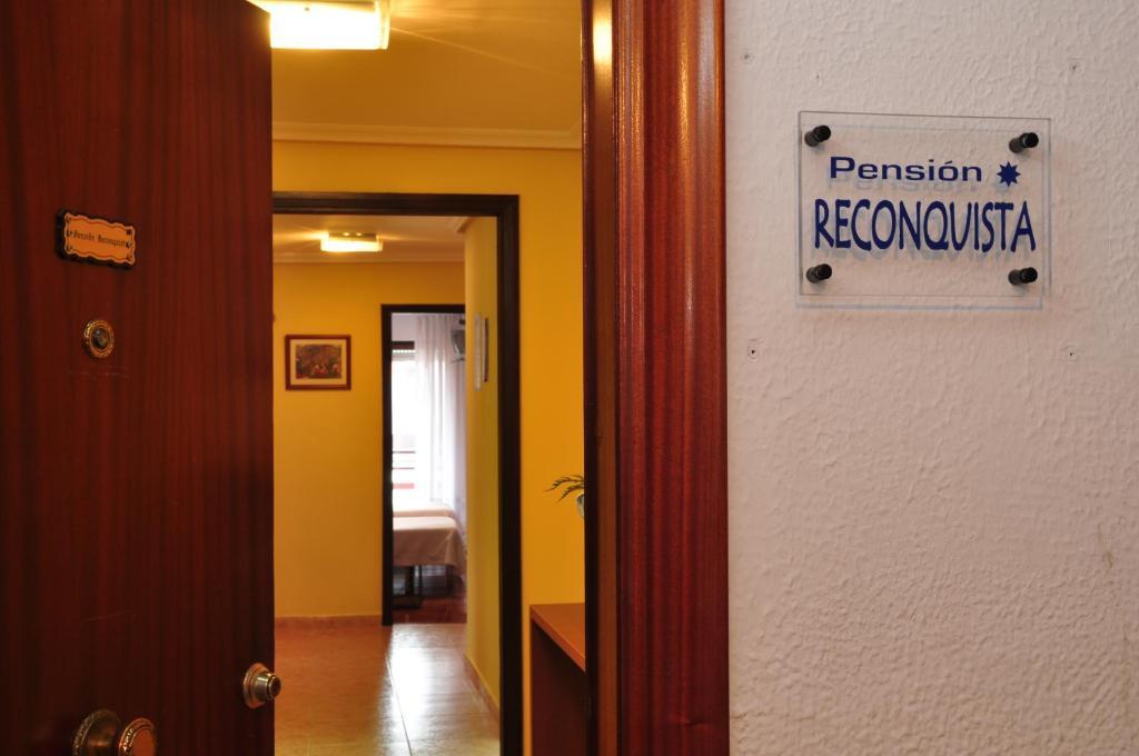 Pension Reconquista กังกัส เด โอนิส ห้อง รูปภาพ